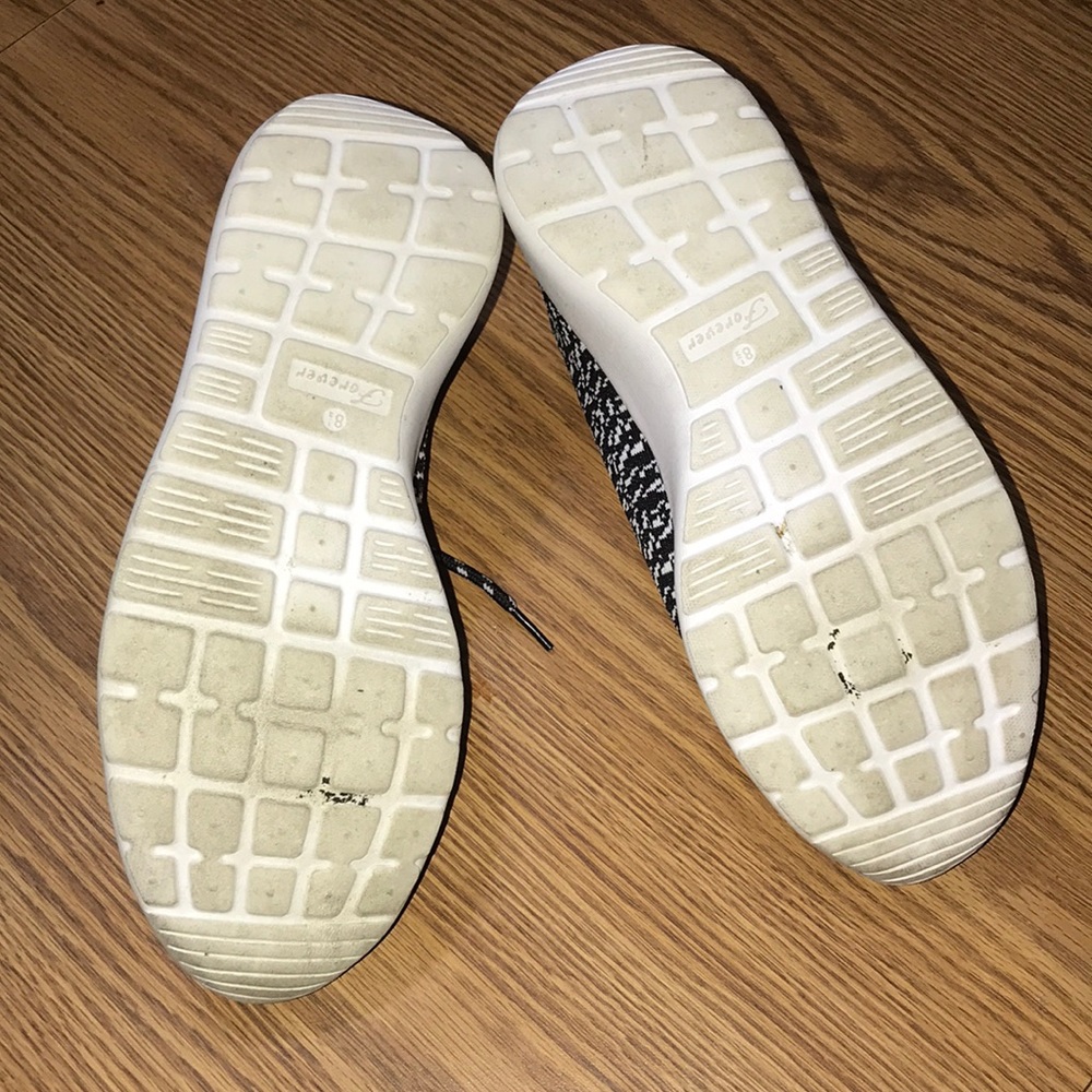 Practically new sneakers - Picture 3 of 3